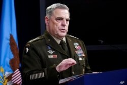 El presidente del Estado Mayor Conjunto, el general Mark Milley, habla durante una sesión informativa en el Pentágono, el 6 de mayo de 2021.