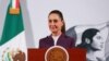 Shugabar Mexico Claudia Sheinbaum yayin taron manema labarai da ta kira a fadar domin sanar da martani da mayar kan haraji da Trump ya kakaba wa Mexico