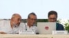 ARCHIVO: Iván Márquez, a la derecha, lee junto a otros representantes del grupo armado "Segunda Marquetalia - EB", Francisco Toloza y Walter Mendoza, en el inicio de las conversaciones de paz con el gobierno colombiano en Caracas, Venezuela, el 24 de junio de 2024.