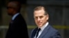 Hunter Biden, hijo del presidente estadounidense Joe Biden, sale del tribunal federal después de una audiencia de declaración de culpabilidad por dos delitos menores de no pagar intencionalmente impuestos sobre la renta en Wilmington, Delaware, EEUU, el 26 de julio de 2023.