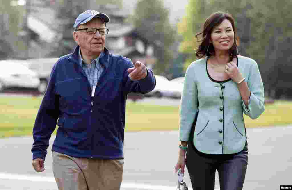 2012年7月12日,新闻集团首席执行官兼董事长鲁伯特•默多克( Rupert Murdoch)和他的妻子邓文迪出席在爱达荷州太阳谷的艾伦公司媒体会议。2013年6月13日,82岁的世界传媒大亨默多克向纽约曼哈顿地方法院提出和44岁的华裔妻子邓文迪离婚。这场离婚案一时间成为人们街谈巷议的热点。