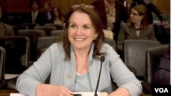Elizabeth Edwards durante una audiencia en el Congreso.