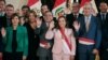 Presiden Peru Dina Boluarte berpose bersama para menteri negaranya yang baru dilantik setelah upacara pengambilan sumpah di Lima, Peru 1 April 2024.