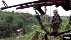 La información fue confirmada este sábado por el ministro de Defensa, Juan Carlos Pinzón, quien dijo que los rebeldes fusilaron a cuatro rehenes.
