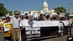 Journalists, rights activists and opposition lawmakers shout slogans and display placards during a demonstration alleging government suppression of media in Colombo, Sri Lanka, January 29, 2013. 