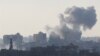 El humo se eleva sobre Gaza visto desde el sur de Israel, en medio del conflicto en curso entre Israel y el grupo palestino Hamas, el 11 de noviembre de 2023.