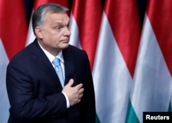 Primer ministro de Hungría, Viktor Orban, deja el escenario luego de su discurso sobre el estado de la nación en Budapest, el 10 de febrero de 2019.