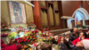 Decenas de personas abarrotaron la iglesia de Todos los Santos en Manassas, Virginia para rendir homenaje a la Virgen de Guadalupe el 12 de diciembre de 2024. 