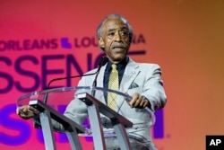 El reverendo Al Sharpton se une a las voces que piden la renuncia del gobernador de Virginia, Ralph Northam.