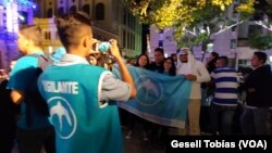 Salvadoreños congregados en el Parque Morazán, en San Salvador, el domingo, 3 de febrero de 2019, celebran la victoria de Nayib Bukele, del Partido Nuevas Ideas, como nuevo presidente electo del país centroamericano.