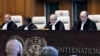 Los funcionarios de la delegación palestina asisten a un fallo no vinculante sobre las consecuencias legales de la ocupación israelí de Cisjordania y Jerusalén Este en la Corte Internacional de Justicia (CIJ) en La Haya el 19 de julio de 2024. 