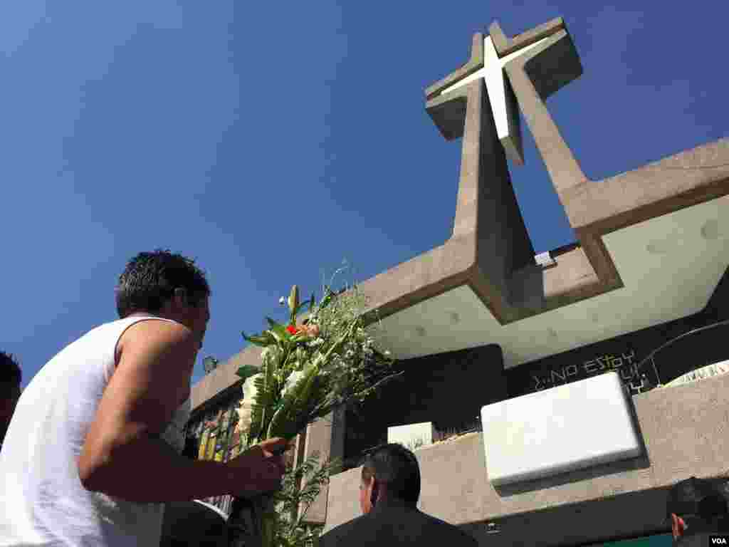 Miles de fieles llegan a la Basílica de Guadalupe donde el papa Francisco celebrará una misa el sábado 13 de febrero. [Foto: Celia Mendoza, VOA].