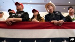 Republikanci na mitingu Donalda Trumpa koji vodi u Iowi u odnosu na ostale republikance, 13. decembar 2023. (AP Photo/Charlie Neibergall, File)
