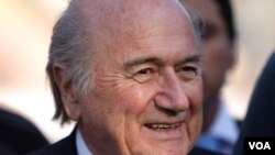 Blatter busca su cuarto período al frente de la FIFA, aunque no se sabe si con las investigaciones en marcha el organismo suspenda la votación prevista para este próximo miércoles 1 de junio de 2011.