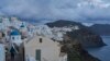 Terremotos siguen sacudiendo cada pocos minutos la isla volcánica de Santorini en Grecia