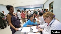 La falta de medicamentos y atención médica agrava la crisis de los venezolanos.