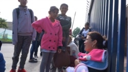 Zulay Sarmiento llegó hace dos años a Bogotá con dos hijos de 7 y 9 años y acaba de tener una bebé