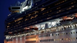 El crucero Diamond Princess sigue anclado y en cuarentena en el puerto de Yokohama, en Japón el 10 de febrero de 2020. Las autoridades han identificado 130 casos de coronavirus en la nave.