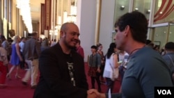 Alex Alpharaoh después de presentar su unipersonal en el Millenium Stage del Kennedy Center en Washington, DC.
