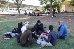 ترکی میں پہنچنے والی ایک مہاجر افغان فیملی، فائل فوٹو