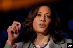 La senadora demócrata y candidata presidencial Kamala Harris criticó al presidente Donald Trump tras los recientes tiroteos en Texas y Ohio.