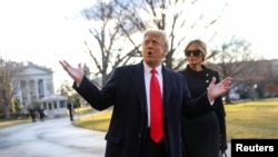 ARCHIVO - El presidente de Estados Unidos, Donald Trump, y la primera dama, Melania Trump, salen de la Casa Blanca para abordar el Marine One antes de la toma de posesión del presidente electo Joe Biden, en Washington, el 20 de enero de 2021.