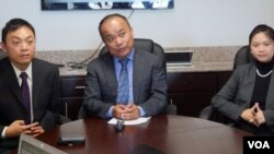 受雇于月子中心案的三位华裔律师 (美国之音国符拍摄）