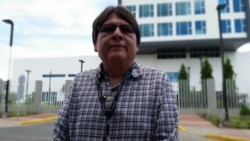 El doctor Donald Moncada, integrante de la Unidad Médica Nicaragüense (UMN), durante una entrevista con la Voz de América. Foto archivo VOA.