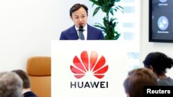 华为驻欧代表刘康2019年5月21日在布鲁塞尔举行的记者会上讲话。