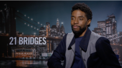 El actor Chadwick Boseman durante la entrevista con la Voz de América