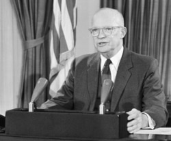 El presidente de EE.UU., Dwight D. Eisenhower, durante su discurso de despedida a la nación tres días antes de finalizar su periodo en Washington, el 17 de enero de 1961.