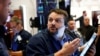 Un corredor reacciona a las pérdidas en la Bolsa de Nueva York (NYSE) el 18 de marzo de 2020.