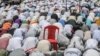 Wasu musulmai kenan yayin da suke gudanar da sallah
