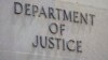 FILE - Bagian luar gedung Departemen Kehakiman AS di Washington, DC (foto: dok). Seorang prajurit Angkatan Darat AS dijatuhi hukuman 14 tahun penjara karena berupaya membantu ISIS melakukan penyergapan mematikan terhadap pasukan AS, kata Depkeh AS hari Jumat (11/10).