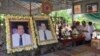 រូបថតឯកសារ៖ រូបថតលោក កែម ឡី​ អ្នកវិភាគ​សង្គម​ ដែល​រងការ​បាញ់សម្លាប់​ ដាក់បង្ហាញ​នៅឯ​គេហដ្ឋាន​ ក្នុង​ខេត្ត​តាកែវ​ នៅថ្ងៃទី២​ ខែ​កក្កដា​ ឆ្នាំ​២០១៧។ (ហ៊ុល រស្មី/ VOA)