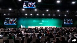 Los delegados de los países participantes en la Conferencia Global sobre cambio climático alargaron las discusiones para lograr un acuerdo sobre los objetivos de la reunión en Dubái. 