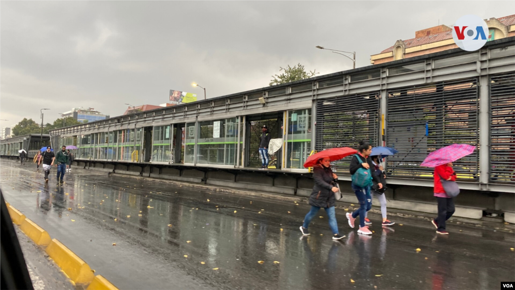 Los bloqueos en Bogot&#225; han generado cierres en los servicios p&#250;blicos, p&#233;rdidas econ&#243;micas y desabastecimiento de alimentos.