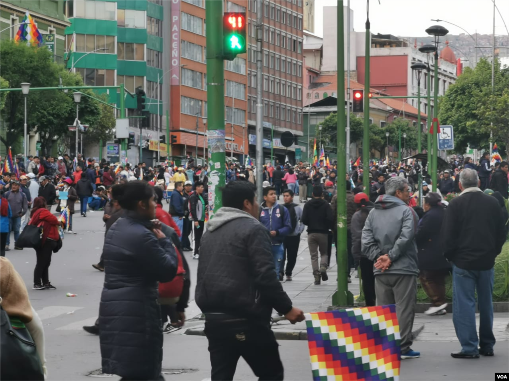 Los manifestantes exigen la renuncia de Jeanine Áñez, quien asumió en la noche del martes la presidencia de Bolivia.&nbsp;