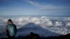 Tim SAR Evakuasi Mayat dari Kawah Gunung Fuji Jepang