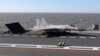 Esta fotografía tomada en una fecha no revelada en diciembre de 2016 muestra un avión de combate chino J-15 preparándose para despegar de la cubierta del portaaviones Liaoning, durante ejercicios militares en el mar de Bohai, frente a la costa noreste de China.