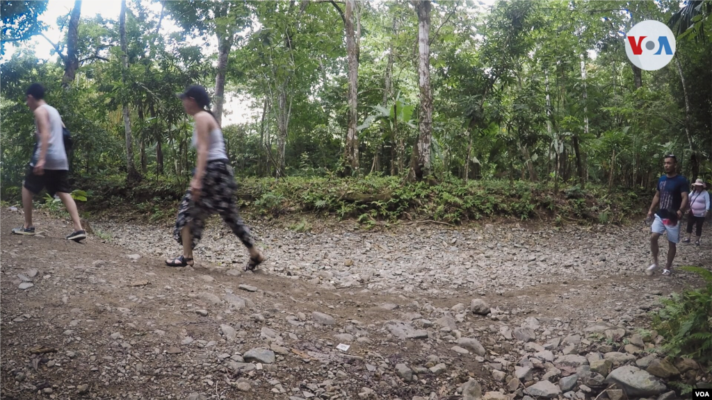 Migrantes cubanos dan inicio a su recorrido en Capurgan&#225;, en el coraz&#243;n del Tap&#243;n del Dari&#233;n, muchos de ellos van con pocas pertenencias, ya que en su camino han sido v&#237;ctimas de criminales que los han despojado de todo.