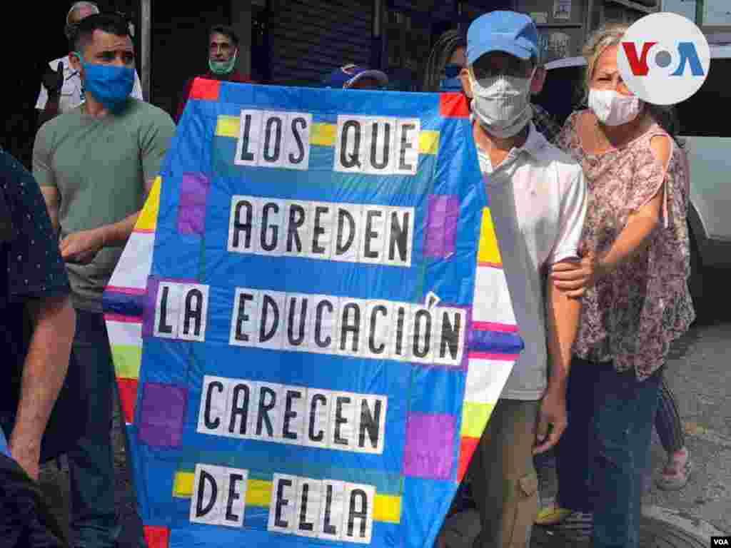 “Ahorita un docente no se puede comprar ni un kilo de pollo con ese m&#237;sero sueldo que le dieron”, asegura Eulogio Figuera, uno de los manifestantes consultados por la VOA.