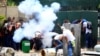 Estudiantes de la Universidad Agraria de Nicaragua se enfrentan a la policía en medio de las protesas ocurridas en abril de 2018.