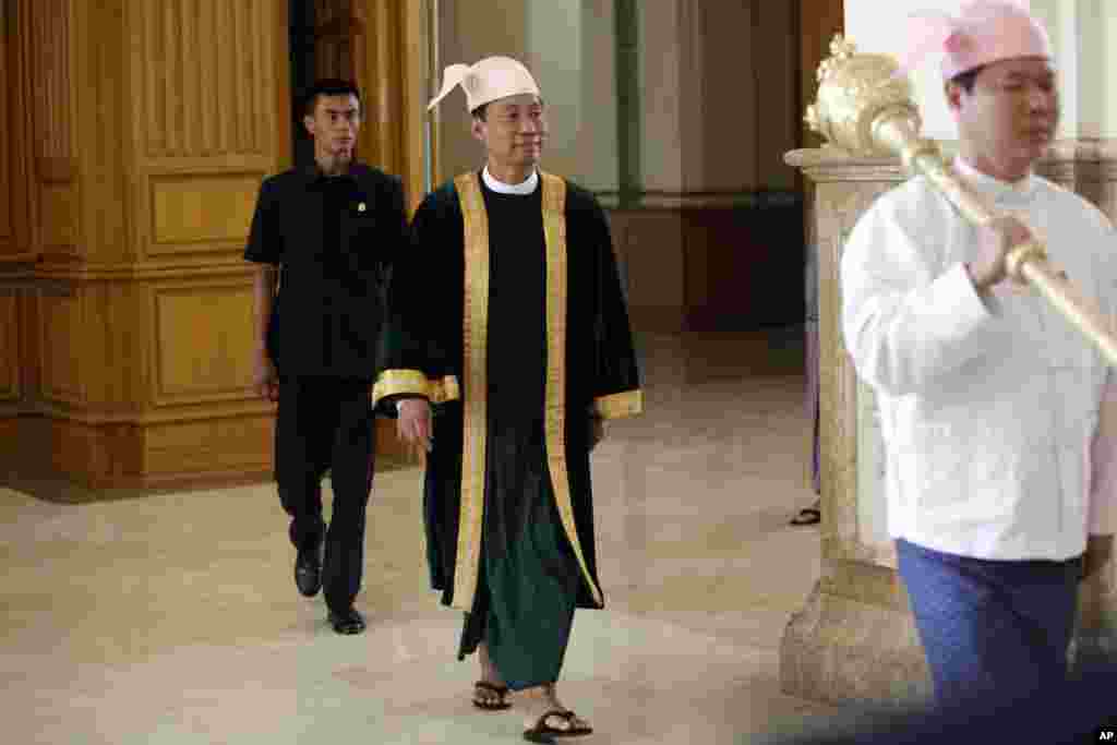 Myanmar Lower House Speaker Shwe Mann, center, arrives to attend a regular session at Parliament in Naypyitaw, Myanmar Tuesday, Aug 18, 2015. Parliament has reopened for its final session before Myanmar's nationwide election, with a spotlight on the influential speaker following his violent ouster as head of the military-backed ruling party. (AP Photo/Khin Maung Win)