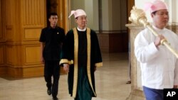 အာဏာရ ပြည်ခိုင်ဖြိုးပါတီတွင်း ခေါင်းဆောင်အပြောင်းအလဲဖြစ်ပြီးသည့်နောက် လွှတ်တော်အစည်းအဝေးများ ပြန်စတင်သည့် ပထမဆုံးနေ့။