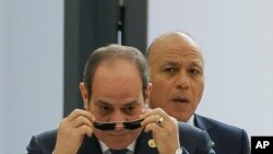 ARCHIVO - El presidente egipcio Abdel Fattah el-Sisi llega a una cumbre de los BRICS en Kazán, Rusia, el 23 de octubre de 2024.
