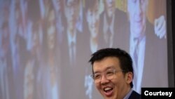El activista estadounidense Samuel Chu, es uno de los seis líderes prodemocracia de Hong Kong acusados de violar la nueva ley de seguridad del territorio chino. Foto de su perfil de Twitter.