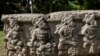 ARCHIVO - El altar Q, que muestra a 16 reyes en la sucesión dinástica de la ciudad, puede apreciarse dentro del sitio arqueológico de Copán, el sábado 3 de julio de 2021, en Copán Ruinas, Honduras.
