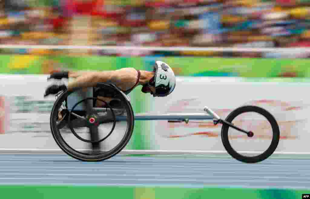 Brent Lakatos asal Kanada tampil dalam ajang Ronde 1 100m-T53 Pria selama Paralympic di Rio de Janeiro, Brazil. Foto diperoleh melalui OIS/IOC.