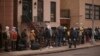 Alcalde de Nueva York limita llegada a la ciudad de buses con migrantes irregulares 